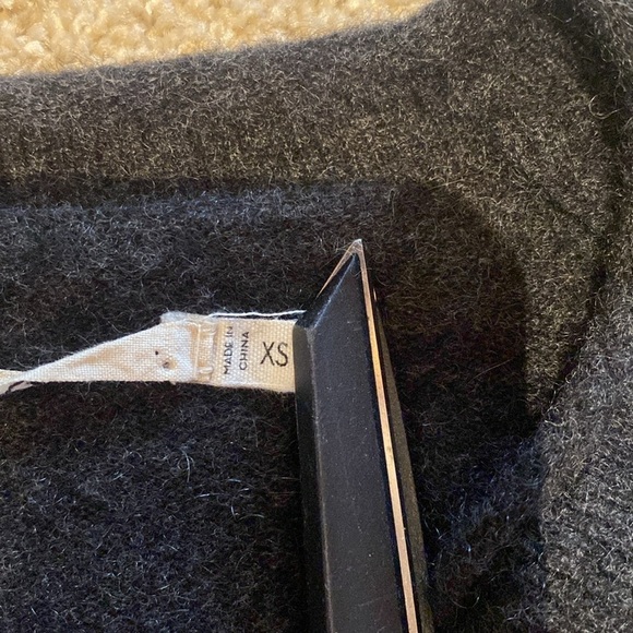 J Brand Cashmere L/S Round Split Side Double Knit Cuff Crew Sweater Charcoal XS - Picture 4 of 9